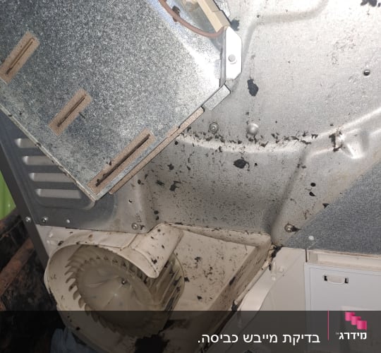 חלקים פנימיים של מכשיר חשמלי עם מאוורר